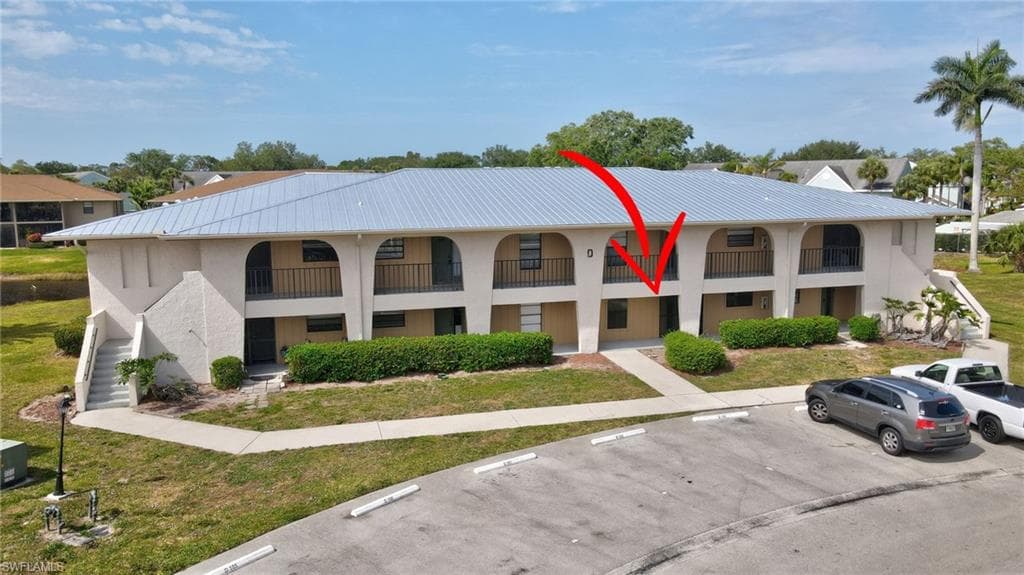 151 Cypress Way E D3, Naples, FL 34110-2