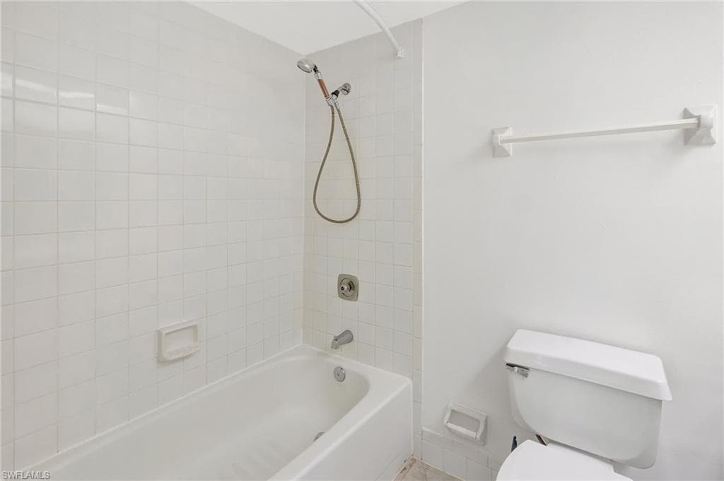151 Cypress Way E D3, Naples, FL 34110-32