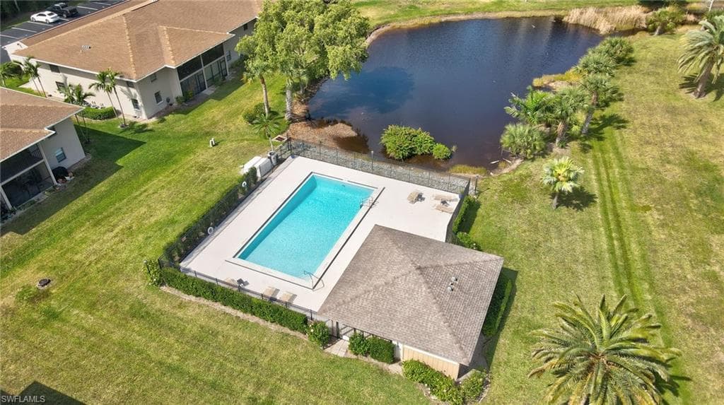 151 Cypress Way E D3, Naples, FL 34110-4