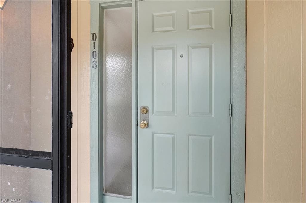 151 Cypress Way E D3, Naples, FL 34110-5