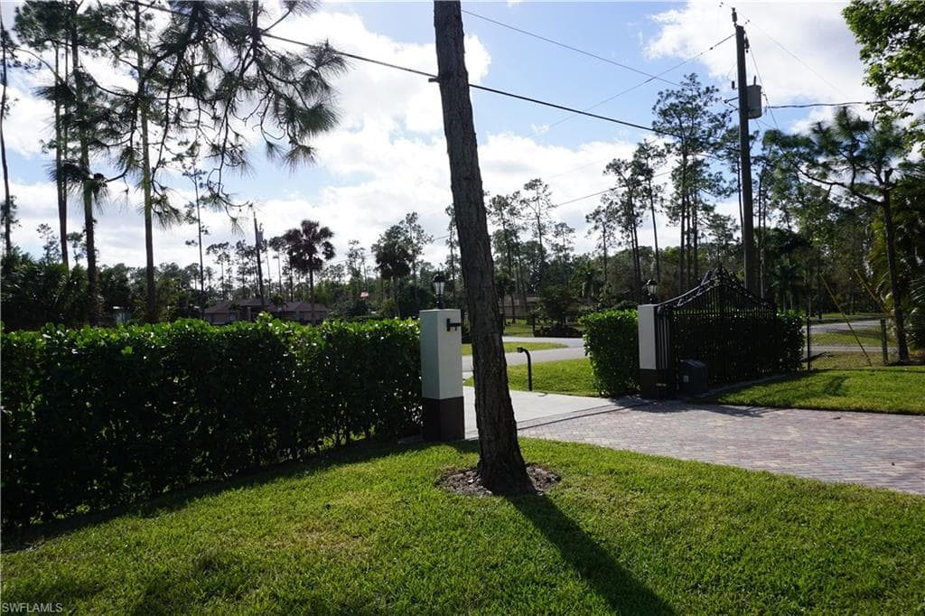 3393 21st Ave SW, Naples, FL 34117-27