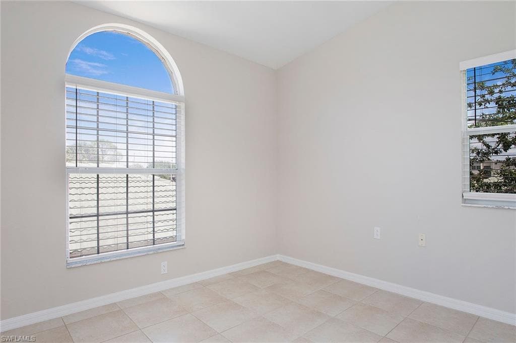 4940 Cougar Ct S 201, Naples, FL 34109-23