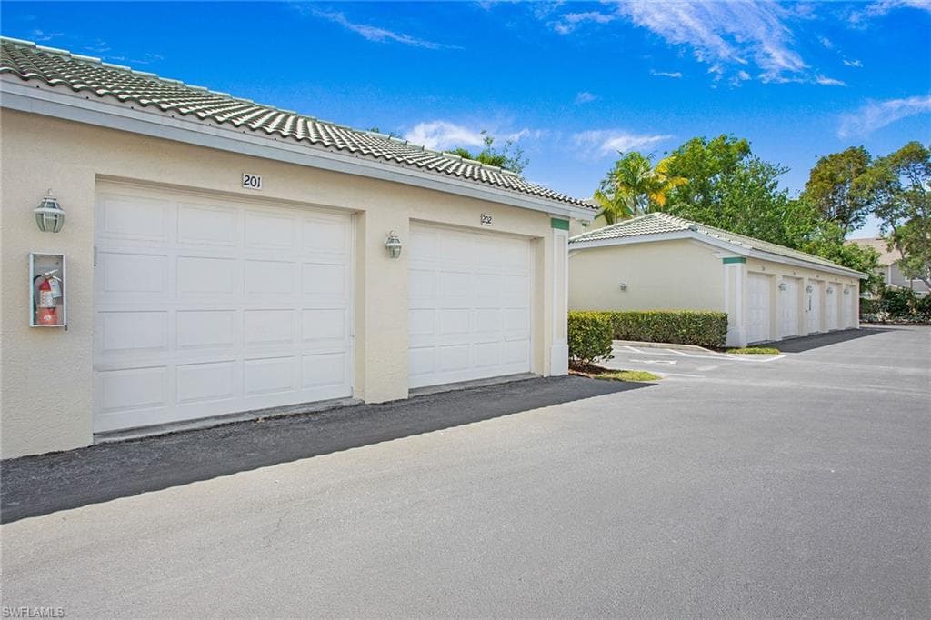 4940 Cougar Ct S 201, Naples, FL 34109-29