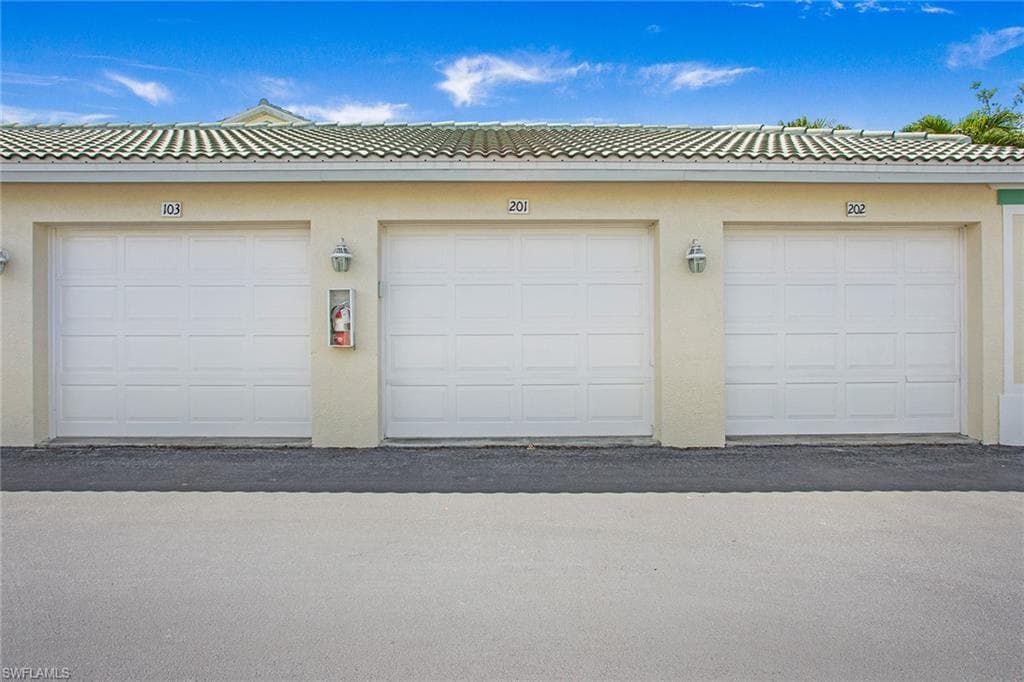 4940 Cougar Ct S 201, Naples, FL 34109-31