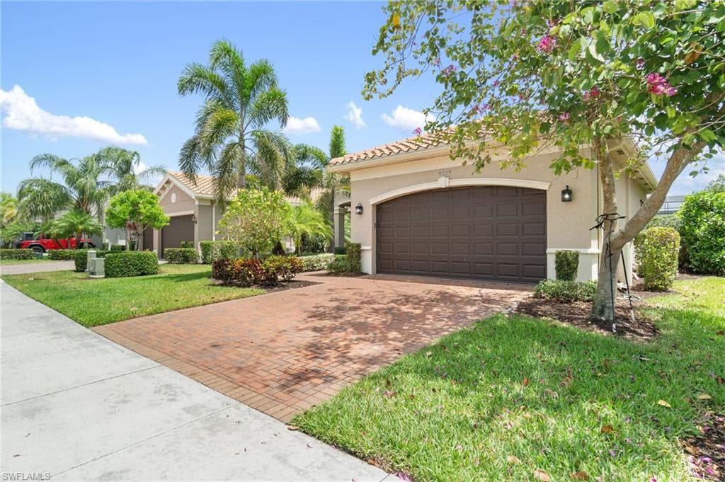 4554 Luminary Ave, Naples, FL 34119-28