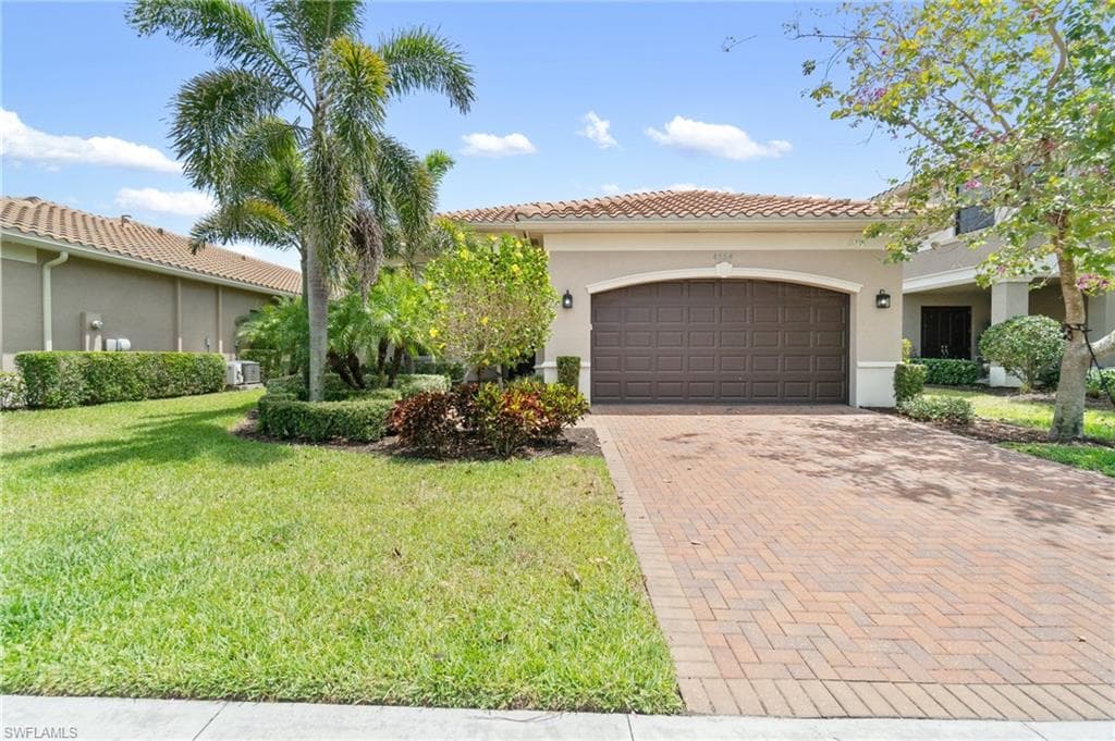 4554 Luminary Ave, Naples, FL 34119-6