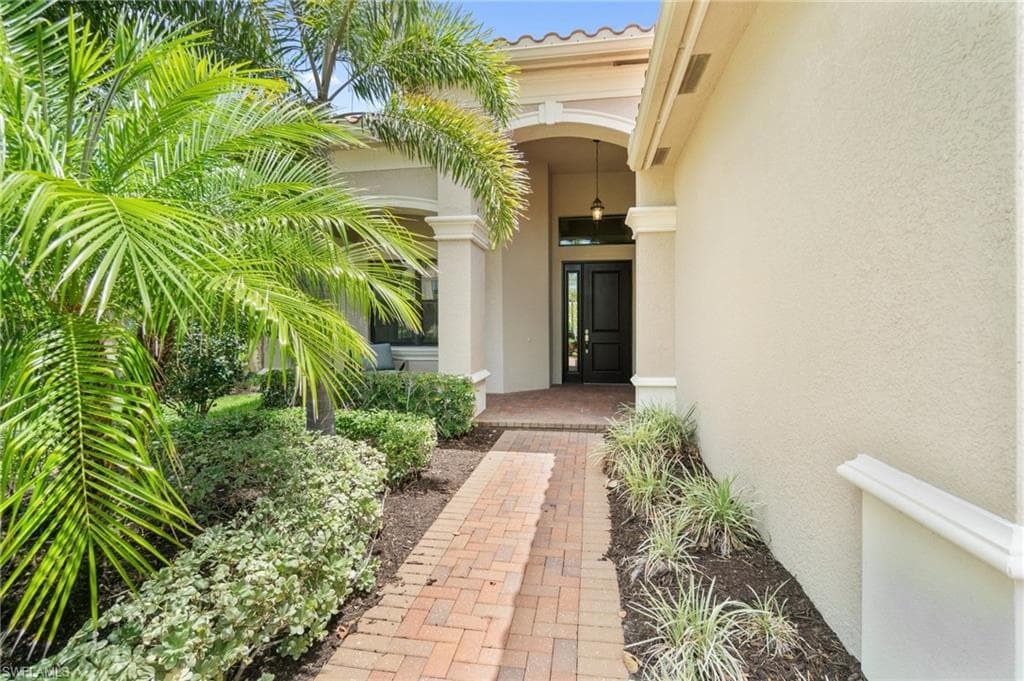 4554 Luminary Ave, Naples, FL 34119-7