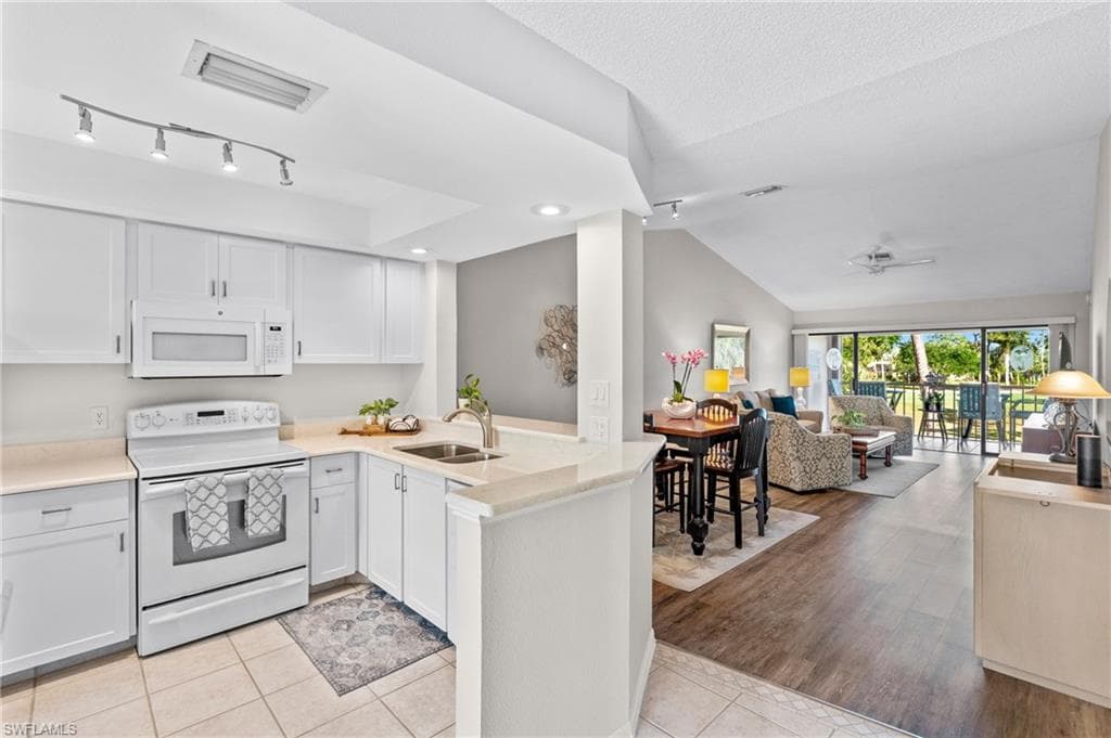 701 Augusta Blvd 701-7, Naples, FL 34113-3