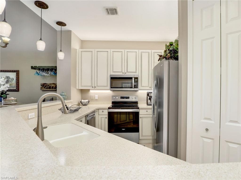 15256 Riverbend Blvd 204, North Fort Myers, FL 33917-5