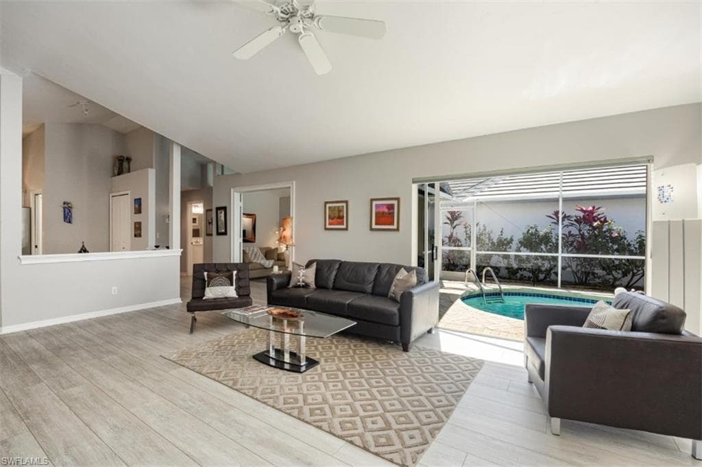 78 Fountain Cir, Naples, FL 34119-8