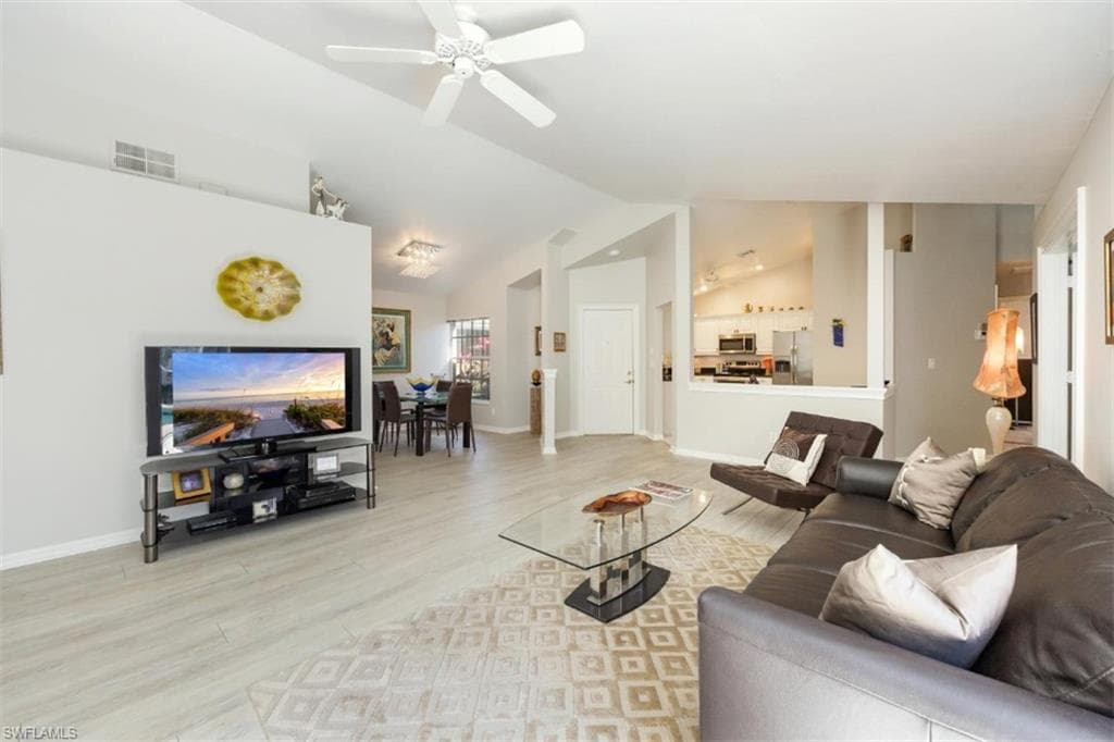 78 Fountain Cir, Naples, FL 34119-10