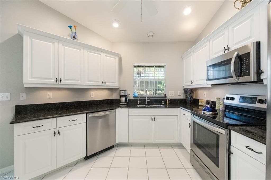 78 Fountain Cir, Naples, FL 34119-13
