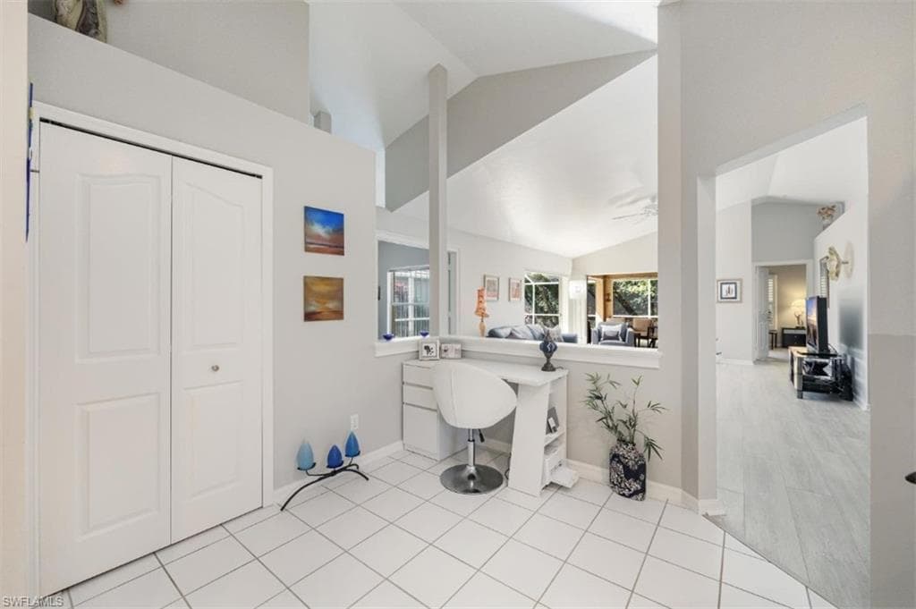 78 Fountain Cir, Naples, FL 34119-14