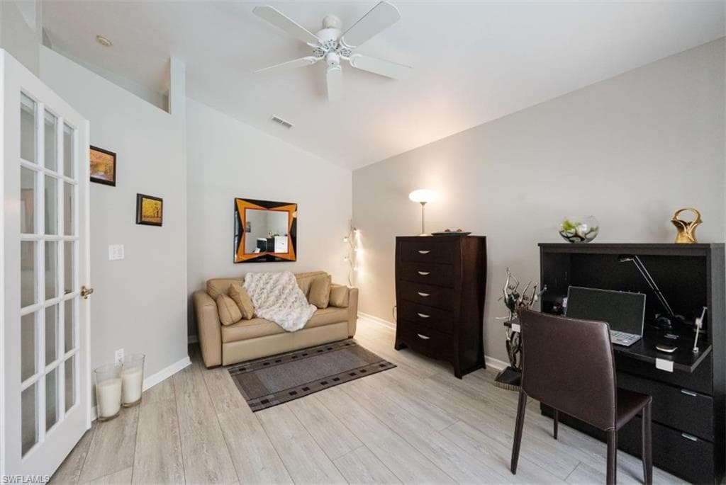 78 Fountain Cir, Naples, FL 34119-17