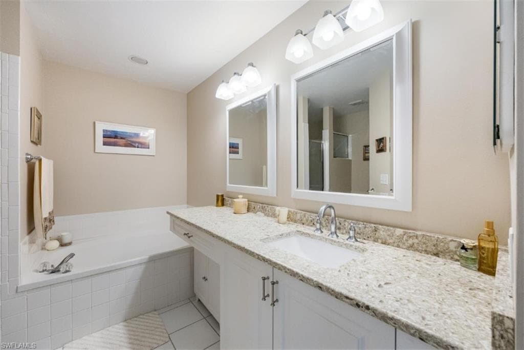 78 Fountain Cir, Naples, FL 34119-19