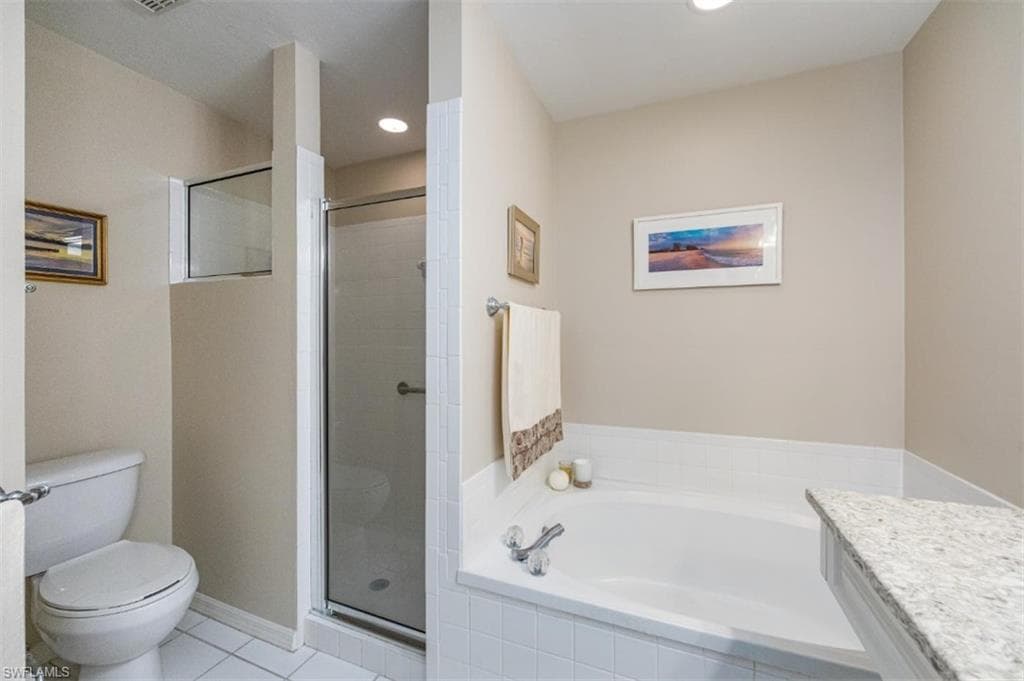 78 Fountain Cir, Naples, FL 34119-20