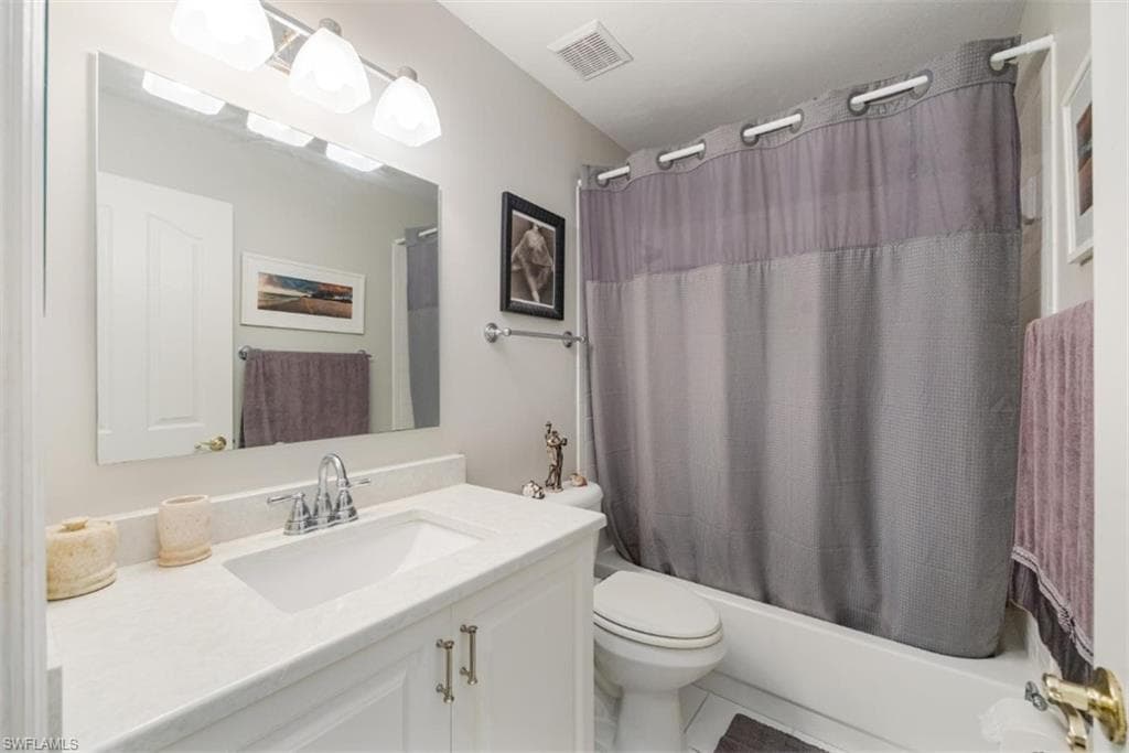 78 Fountain Cir, Naples, FL 34119-22