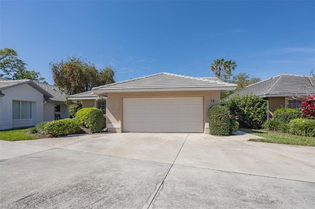 78 Fountain Cir, Naples, FL 34119-24