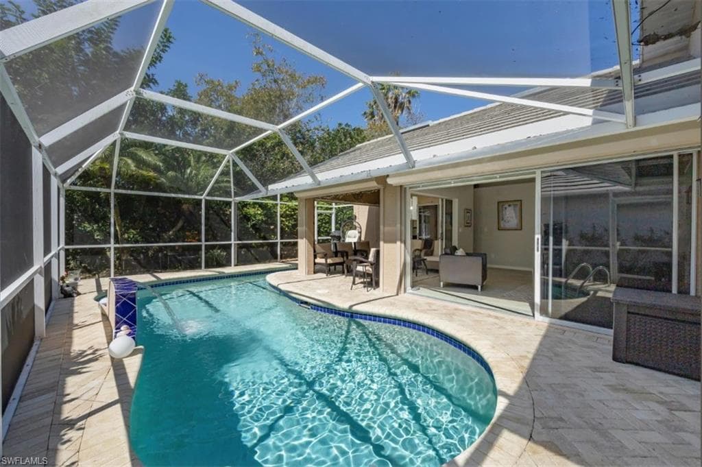 78 Fountain Cir, Naples, FL 34119-2