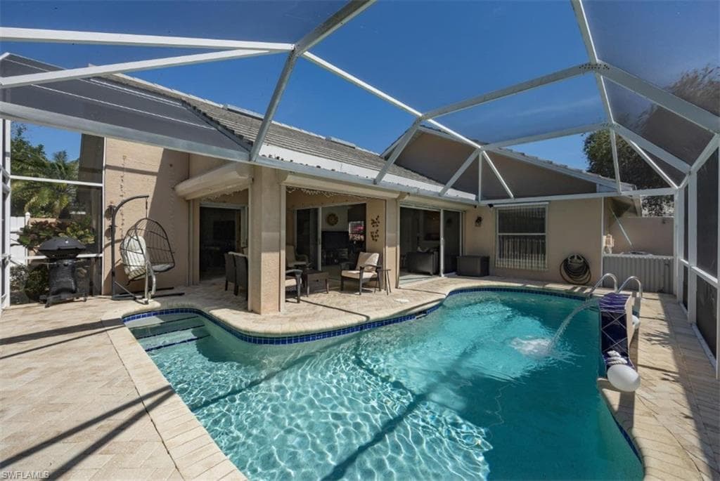 78 Fountain Cir, Naples, FL 34119-3