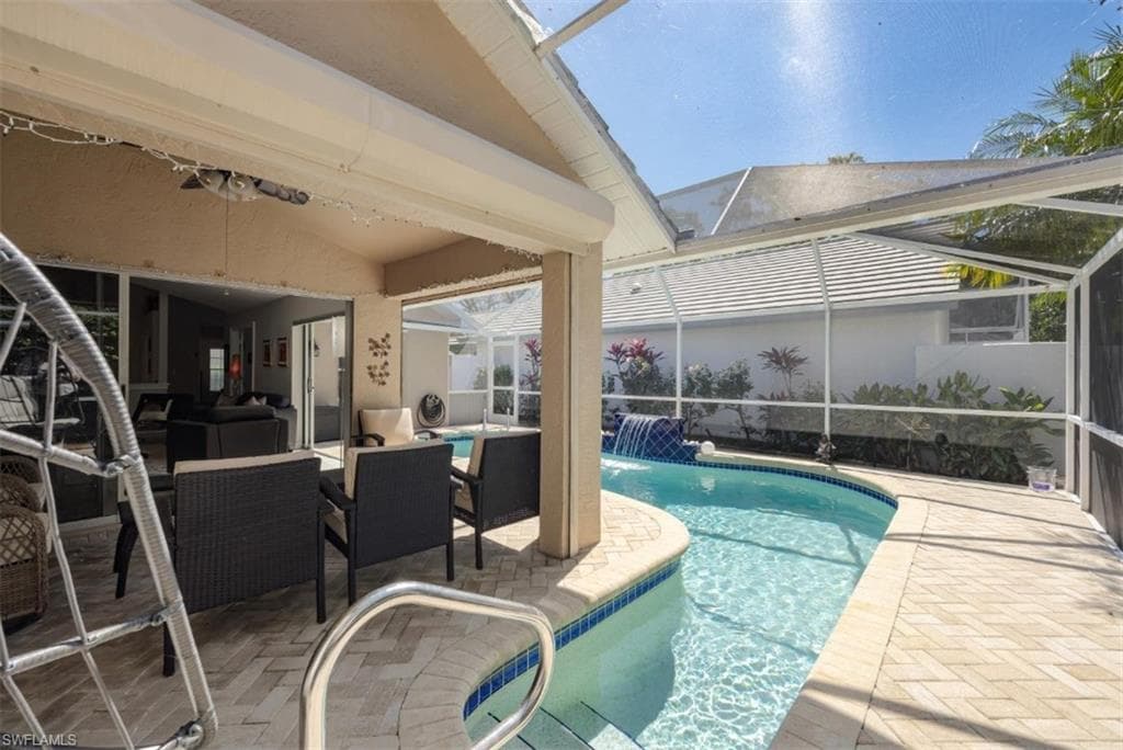 78 Fountain Cir, Naples, FL 34119-4