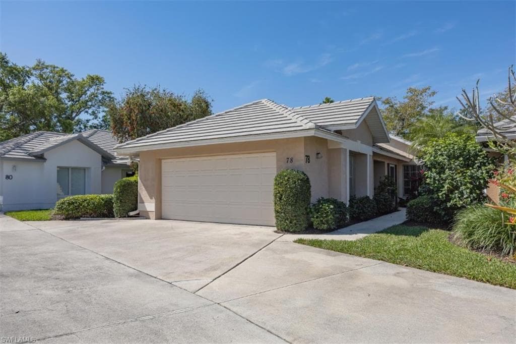 78 Fountain Cir, Naples, FL 34119-5