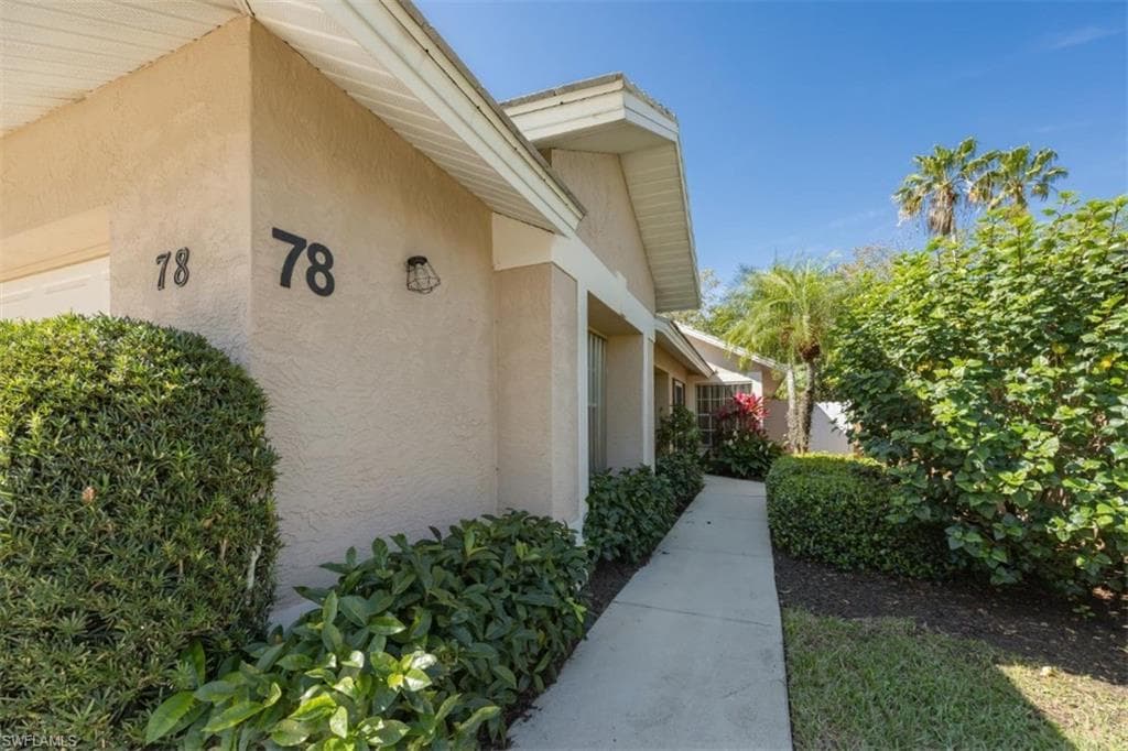 78 Fountain Cir, Naples, FL 34119-6