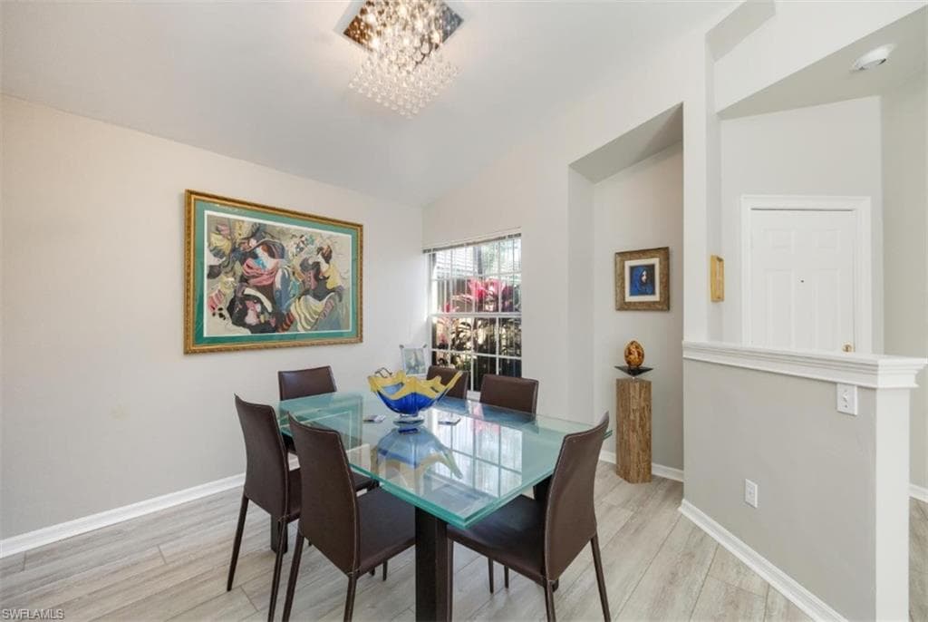78 Fountain Cir, Naples, FL 34119-7