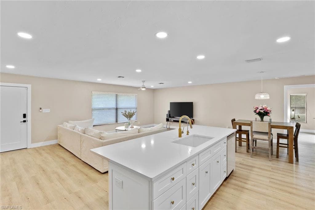 3221 68th St SW, Naples, FL 34105-12