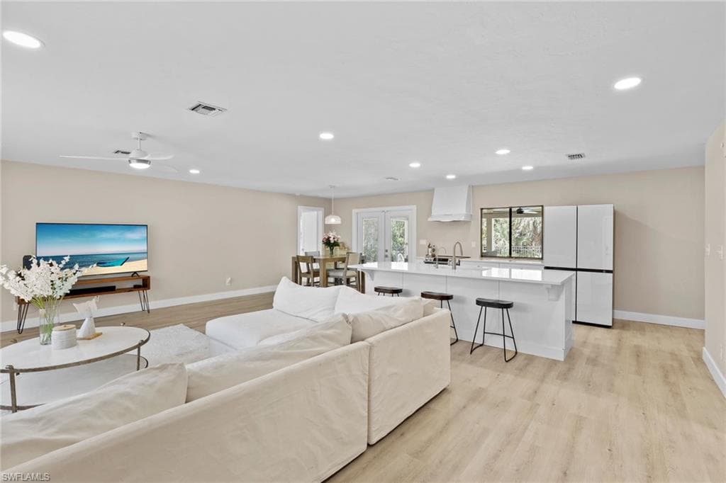 3221 68th St SW, Naples, FL 34105-2