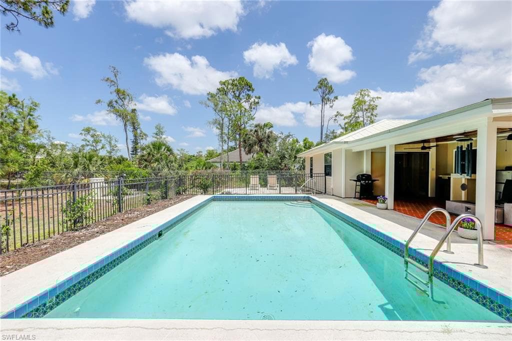 3221 68th St SW, Naples, FL 34105-30