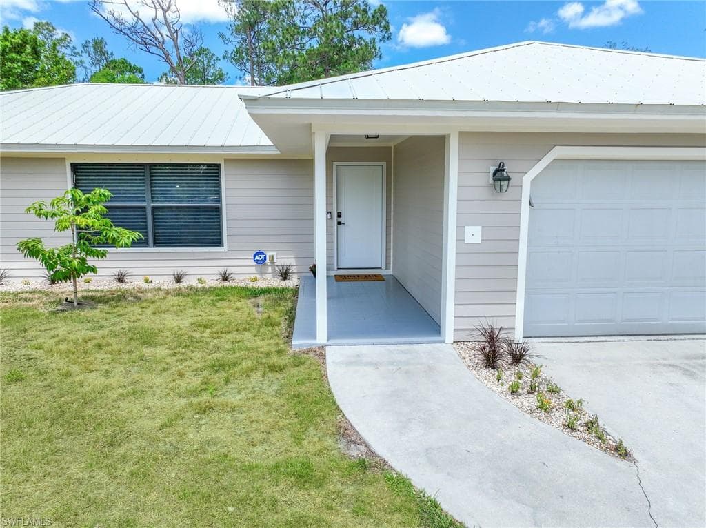 3221 68th St SW, Naples, FL 34105-32