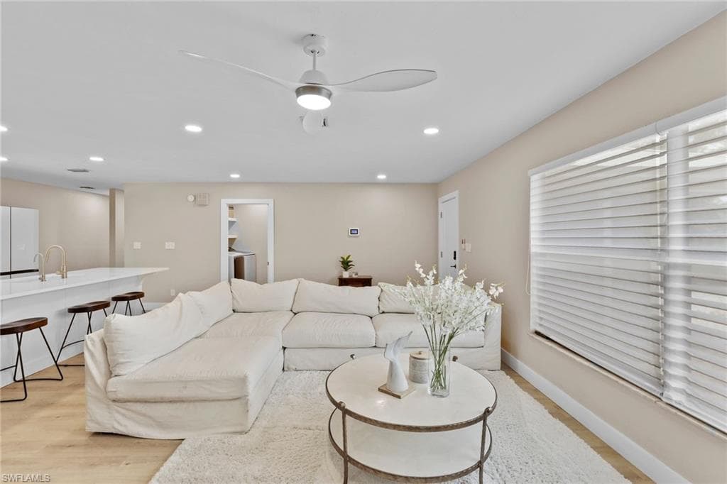 3221 68th St SW, Naples, FL 34105-3