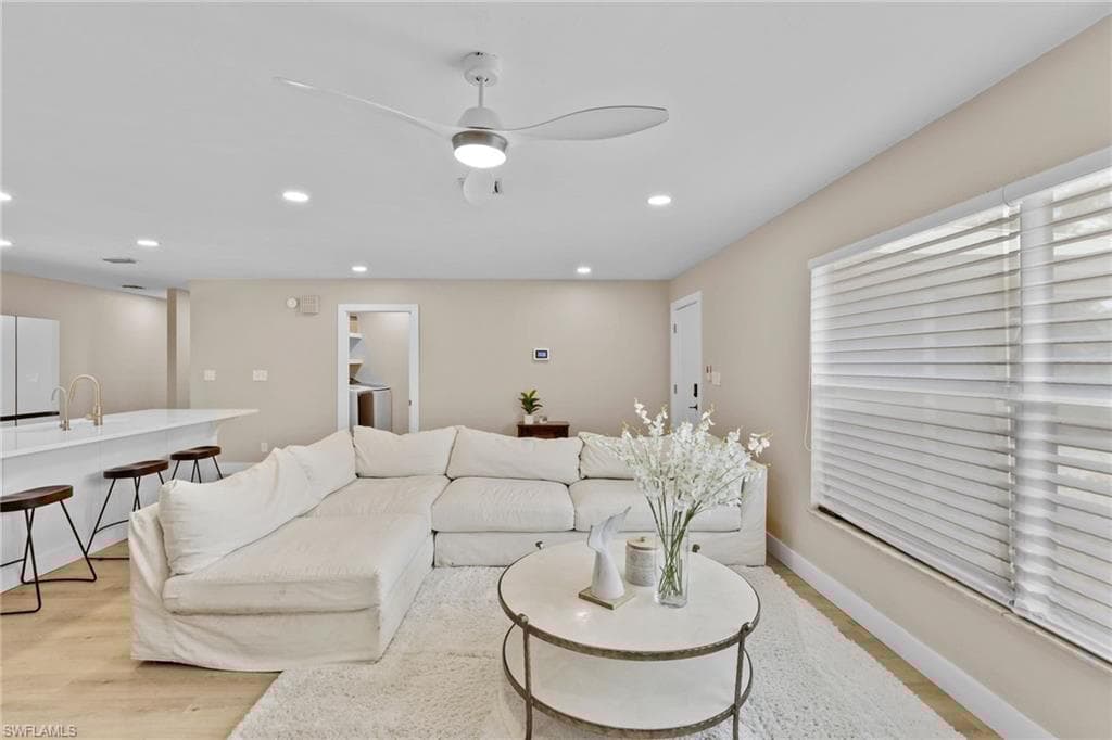 3221 68th St SW, Naples, FL 34105-3