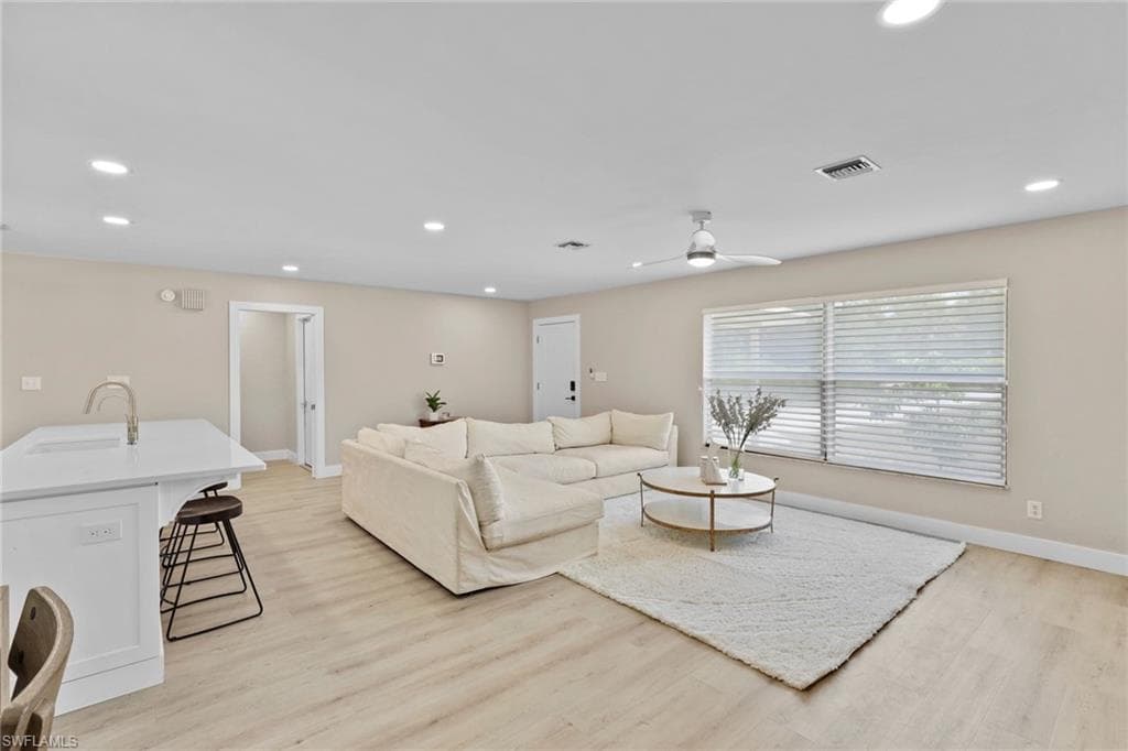 3221 68th St SW, Naples, FL 34105-4