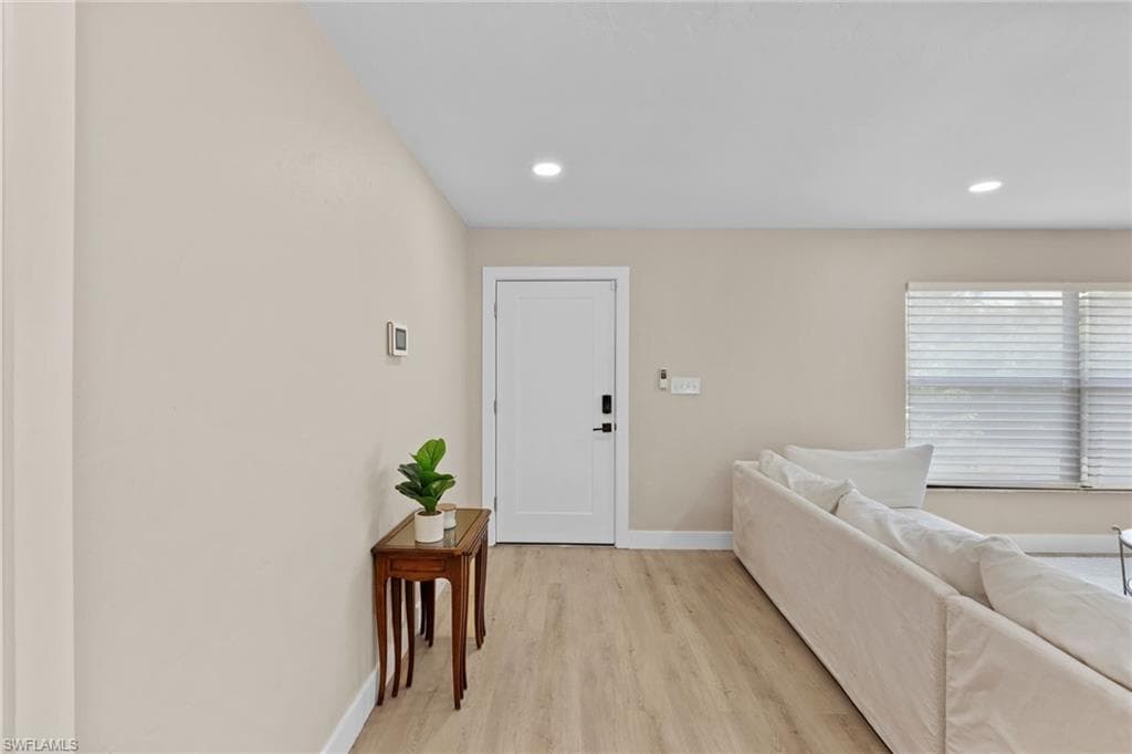 3221 68th St SW, Naples, FL 34105-6