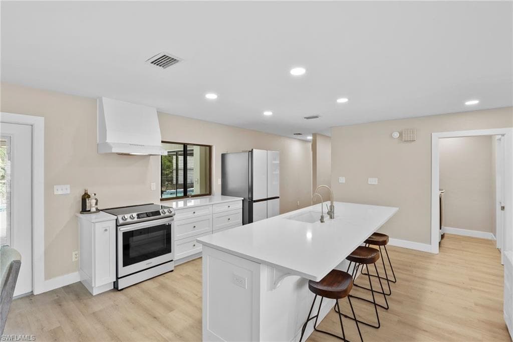 3221 68th St SW, Naples, FL 34105-7