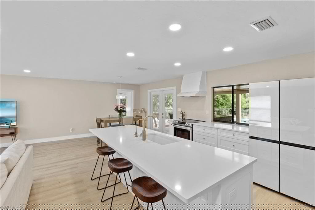 3221 68th St SW, Naples, FL 34105-8