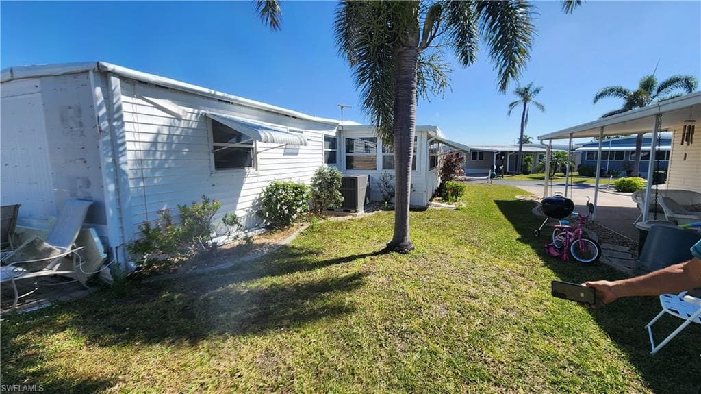 137 Dawn St, Fort Myers, FL 33908-4