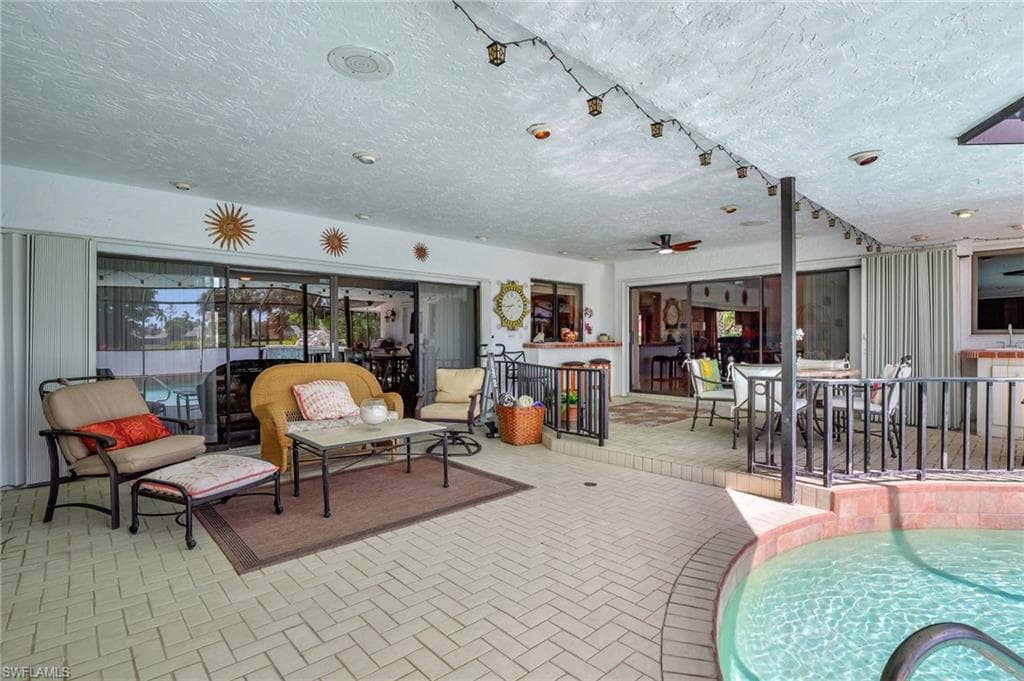 101 Palmetto Dunes Cir, Naples, FL 34113-38