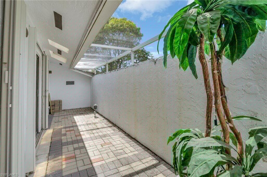 101 Palmetto Dunes Cir, Naples, FL 34113-46