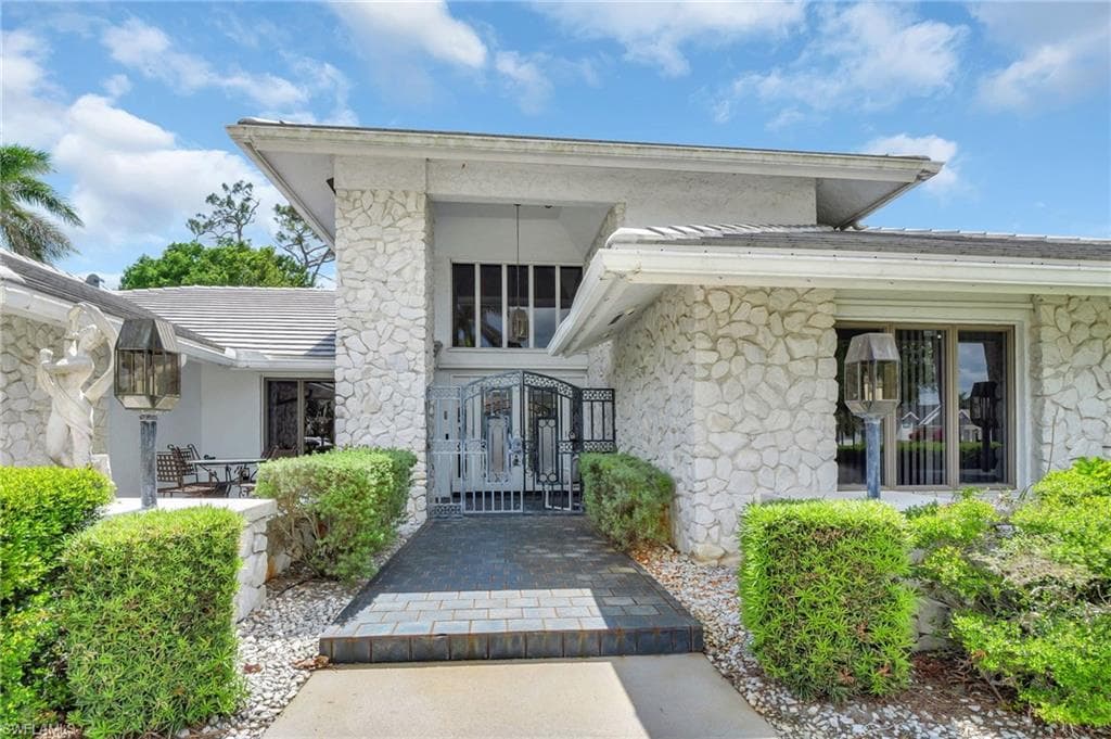 101 Palmetto Dunes Cir, Naples, FL 34113-49