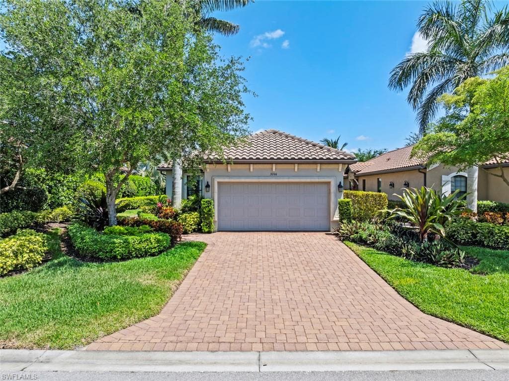 3260 Miyagi Ln, Naples, FL 34114-1