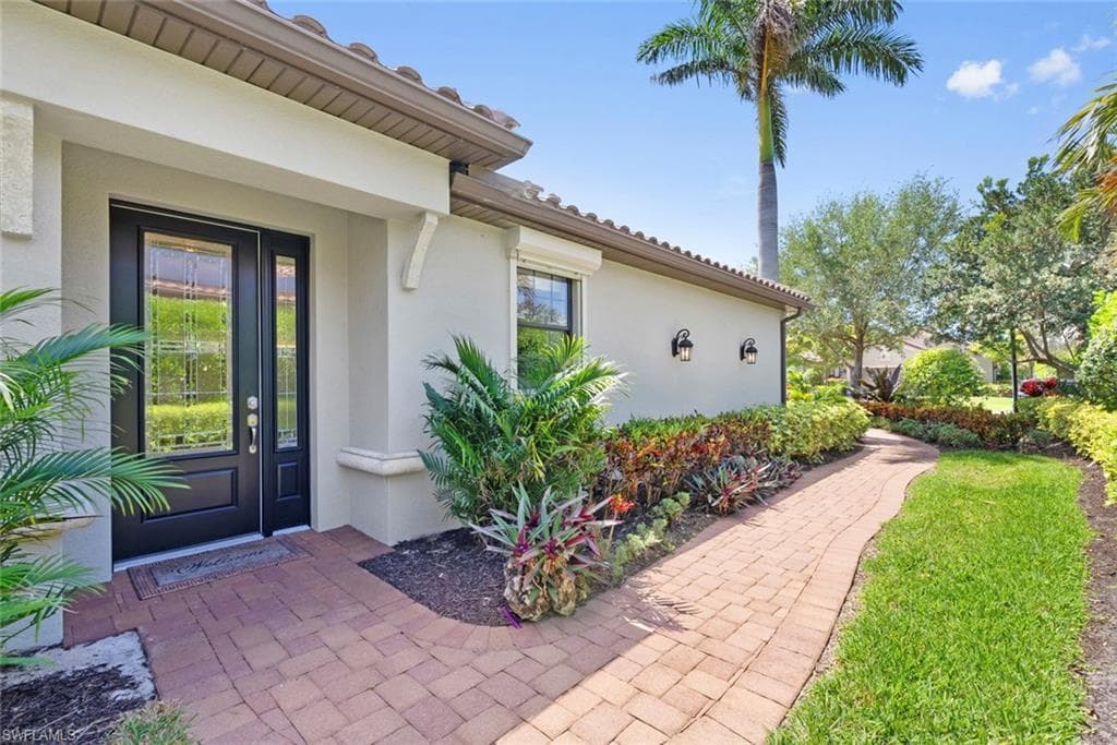3260 Miyagi Ln, Naples, FL 34114-3