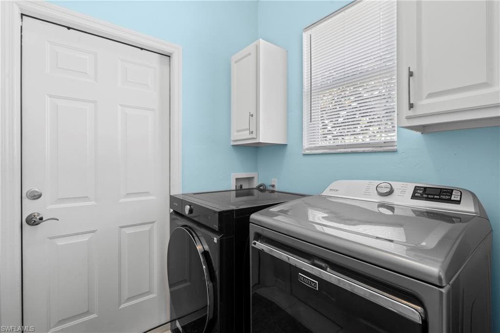 1958 Dory Ct, Naples, FL 34109-37