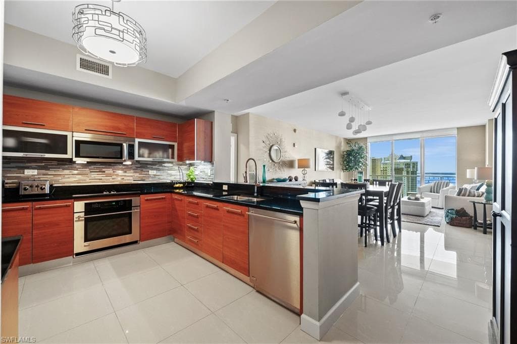 3000 Oasis Grand Blvd 2104, Fort Myers, FL 33916-5