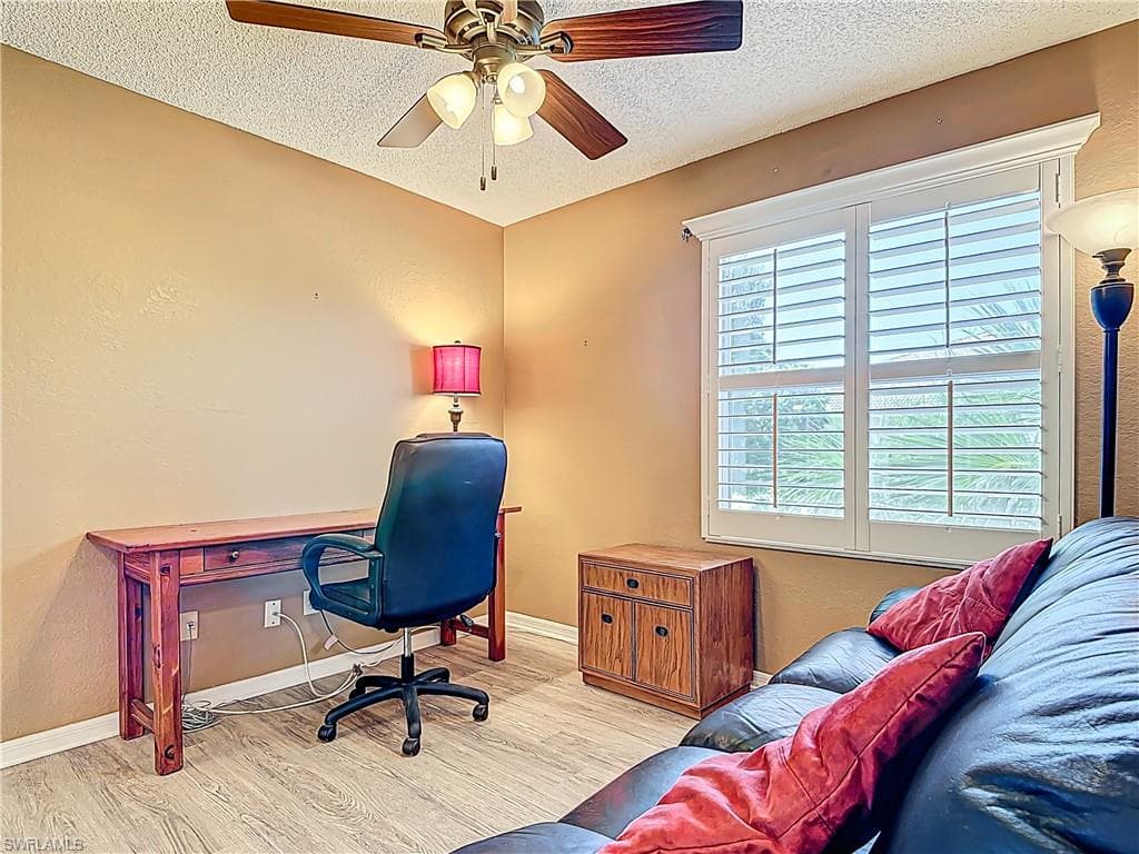 1070 Woodshire Ln E310, Naples, Fl 34105-17