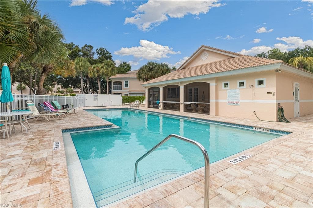 1070 Woodshire Ln E310, Naples, Fl 34105-22