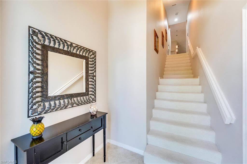 6810 Huntington Lakes Cir 202, Naples, FL 34119-4