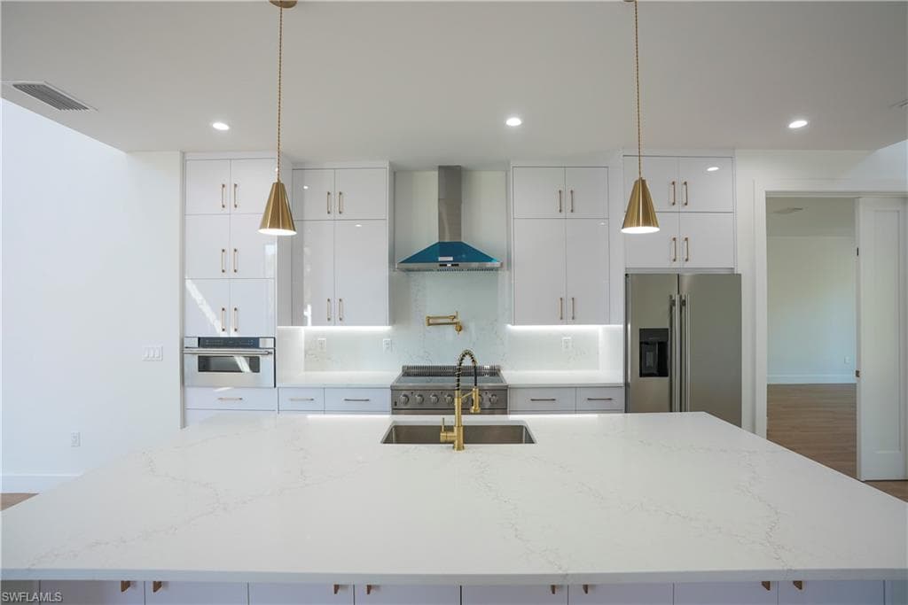 3384 Canal St, Naples, FL 34112-10